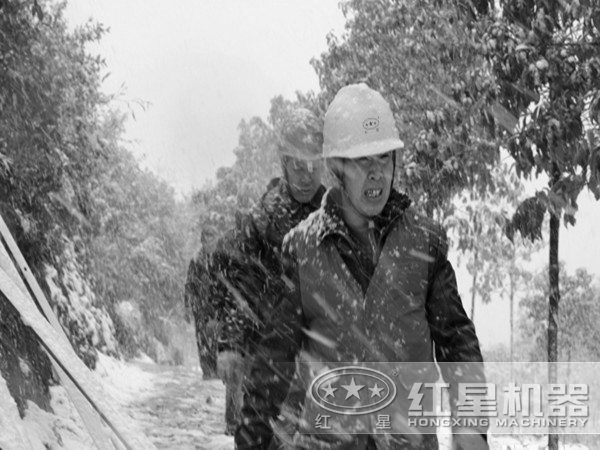 風(fēng)雪堅守 風(fēng)雪堅守